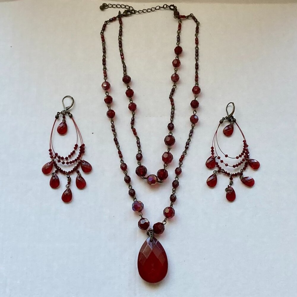 Necklace and earring set beautiful burgundy comes in giftbox